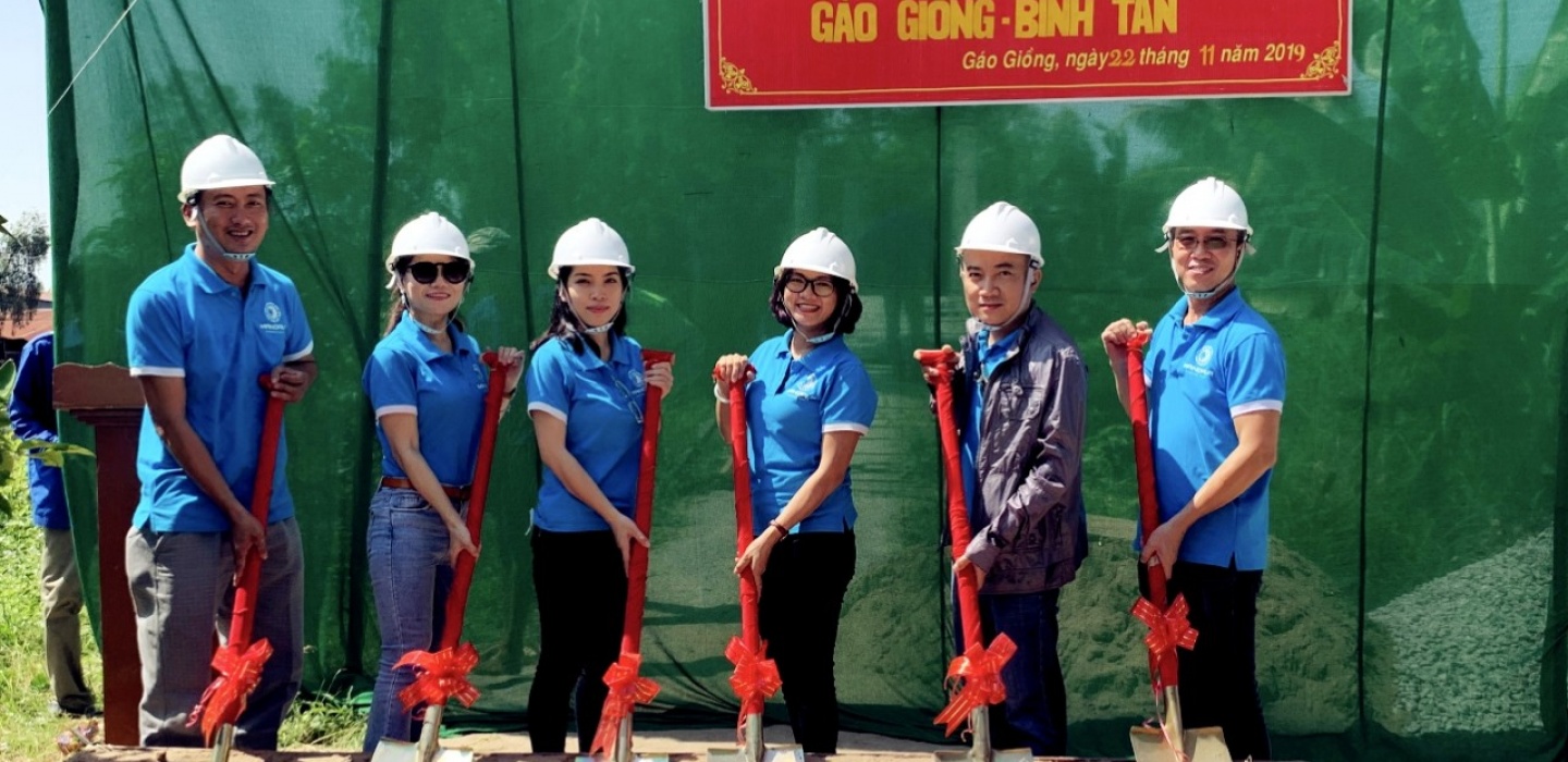 Động Thổ Xây Cầu